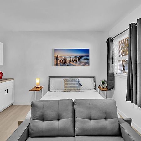 Young Circle & Hollywood Blvd Posh Studio Suite Exterior foto